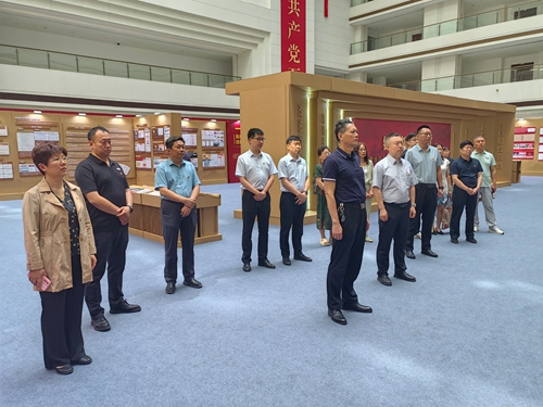 区政协机关党支部组织开展参观“铁规矩  硬杠杠——济南市深入贯彻中央八项规定精神学习教育专题展”联合主题党日活动