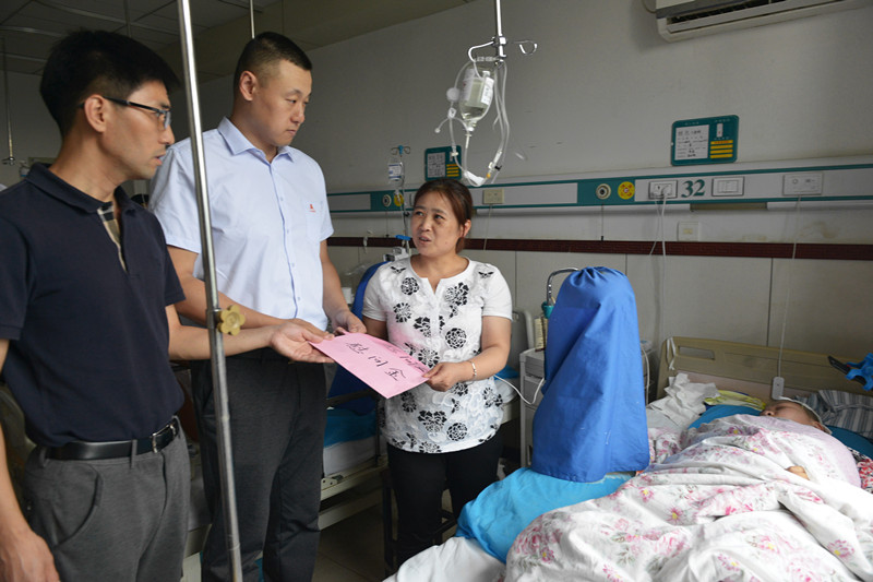 “情满槐乡”公益活动援助豆蔻女孩  政协委员撒播人间大爱