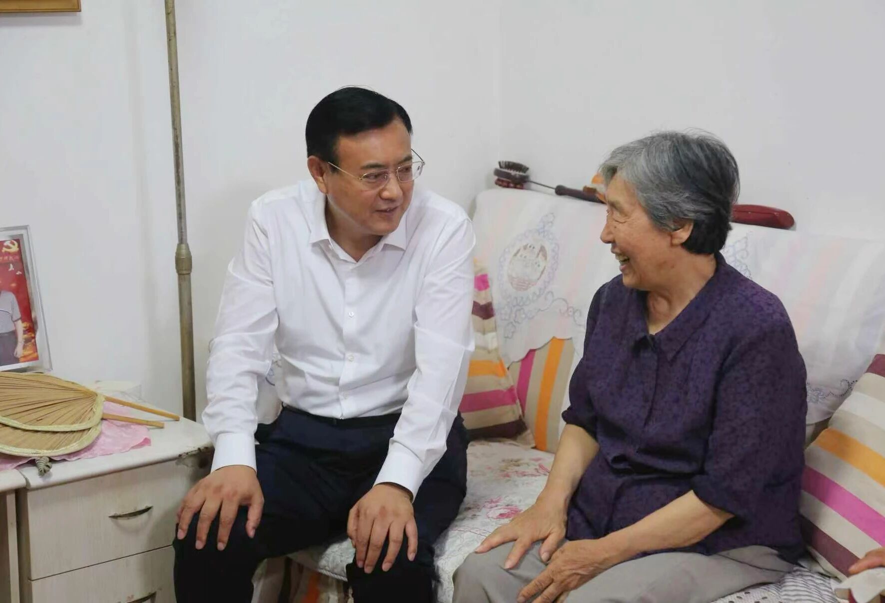 用心用情服务保障 把党组织的关怀落到实处 孙开连走访慰问老党员和生活困难党员