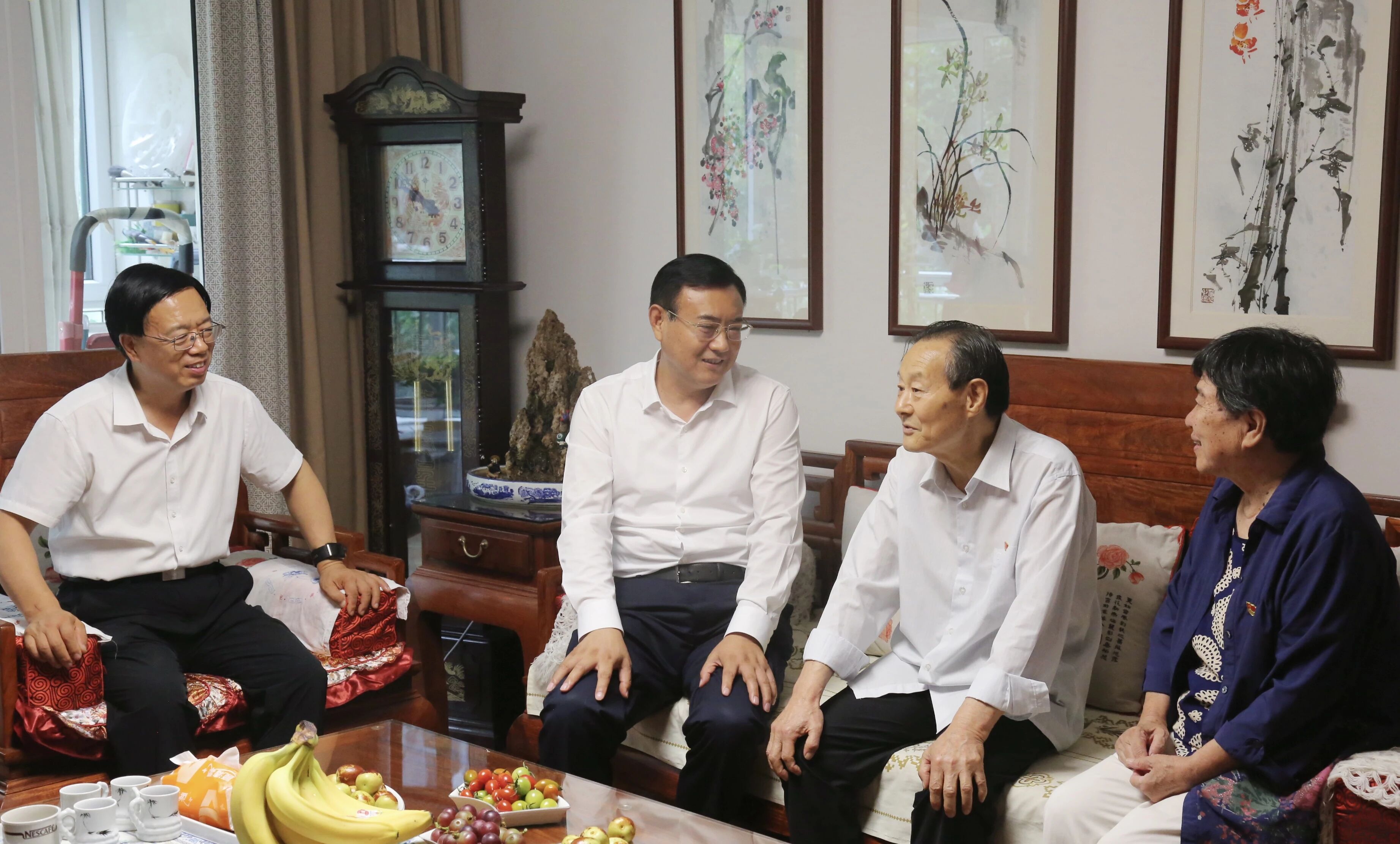 用心用情服务保障 把党组织的关怀落到实处 孙开连走访慰问老党员和生活困难党员