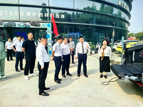 韩军到匡山街道调研汽车消费及企业运行情况